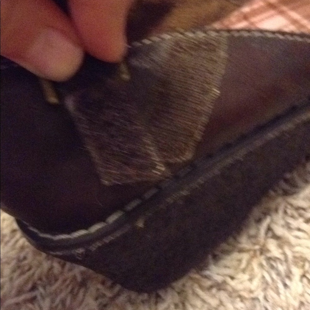 Shoes - Picture 4 of 6